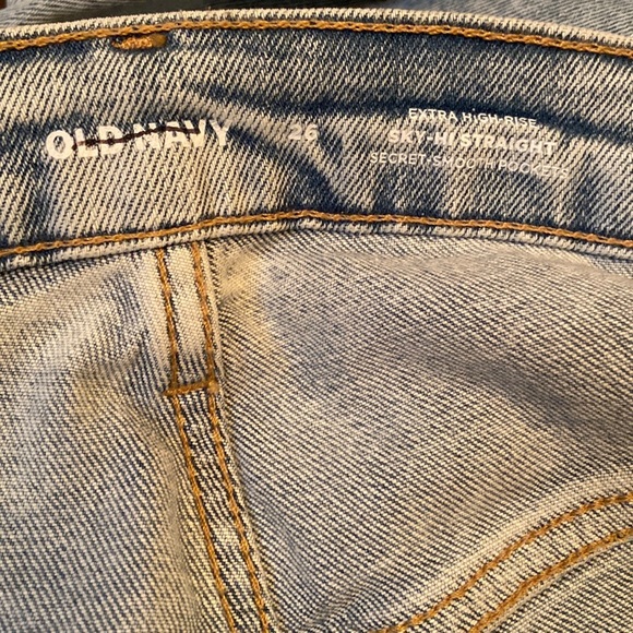 Old Navy Extra High-Rise Sky-Hi Straight Jean - Picture 6 of 7